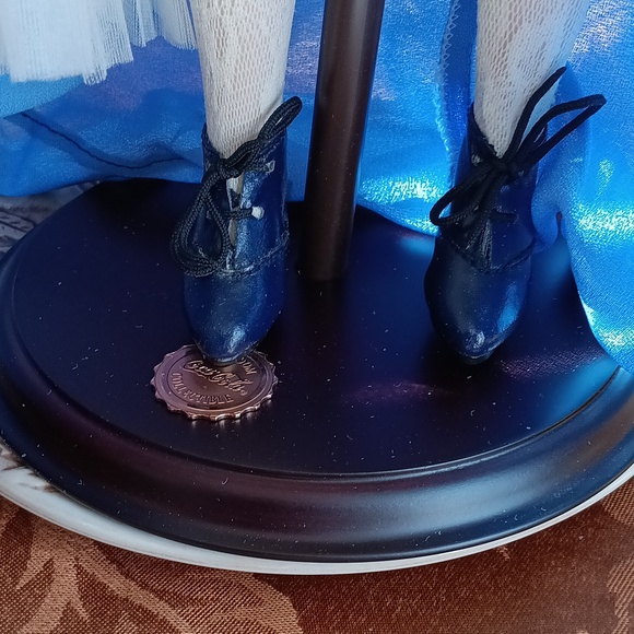 Felicia The Coca-Cola limited edition heirloom doll - Picture 5 of 13